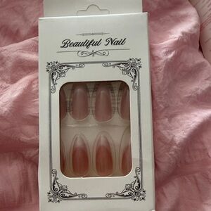 Beautiful Nail Press-On Set